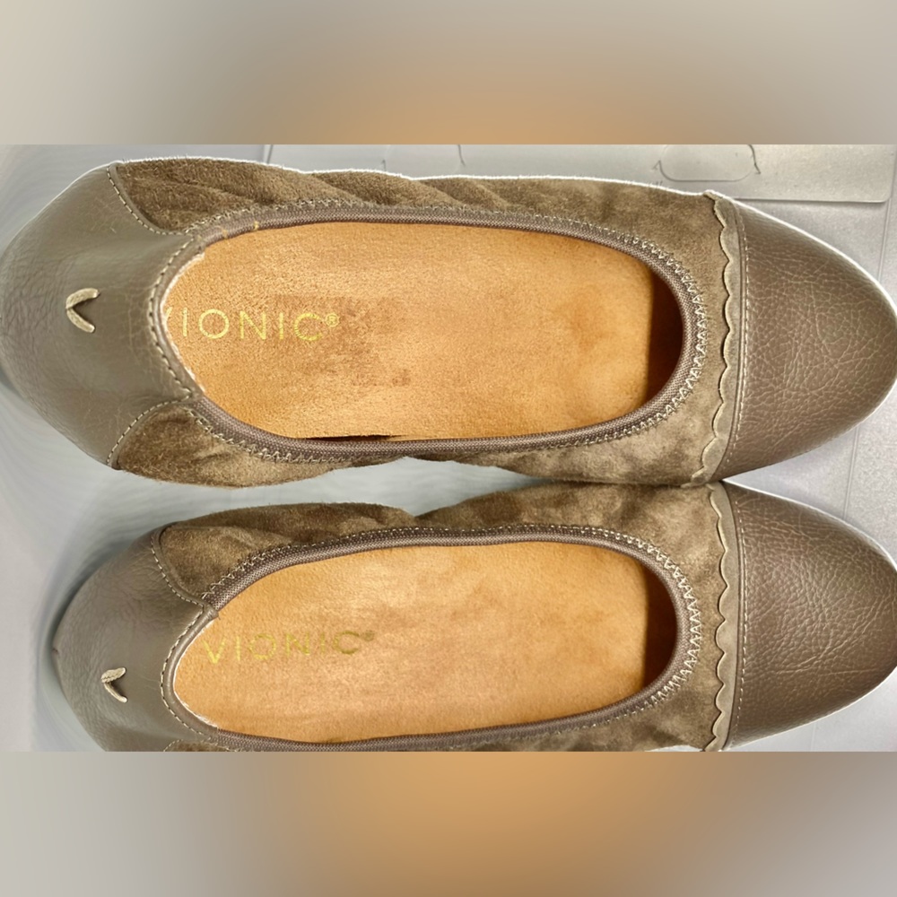 Vionic Women's Brown and Taupe Flats